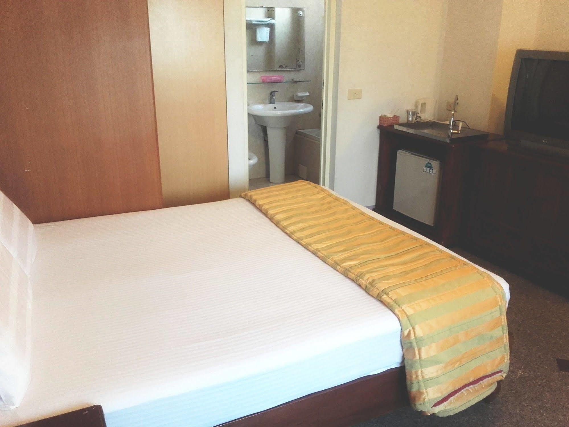 Jing Ai Hotel Лодун Экстерьер фото
